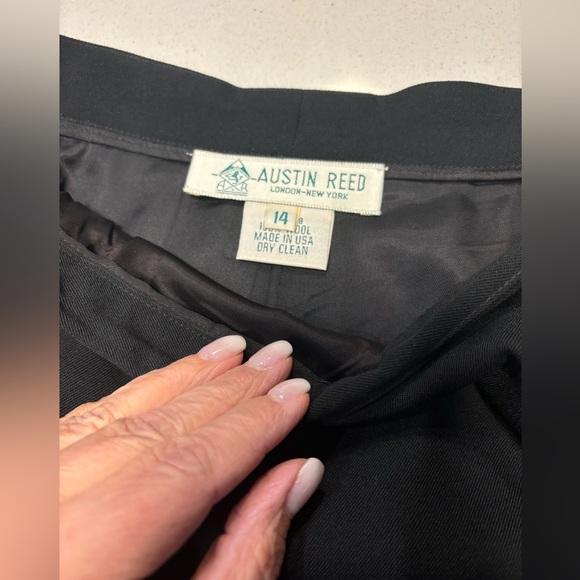 Austin Reed 100% wool A-line skirt sizes 14 - Picture 2 of 8